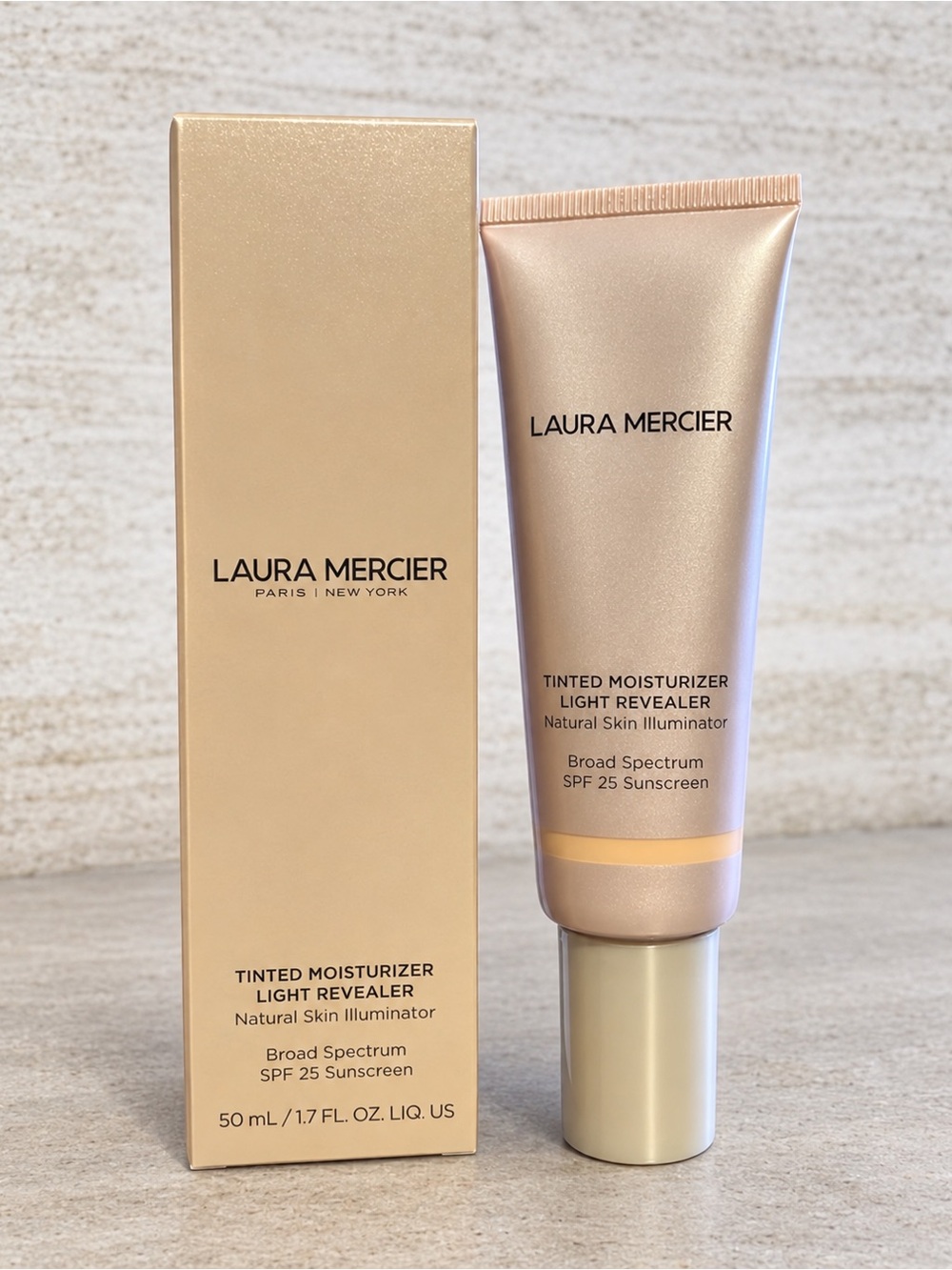 laura mercier Tinted Moisturizer Light Revealer- 3N1 Sand